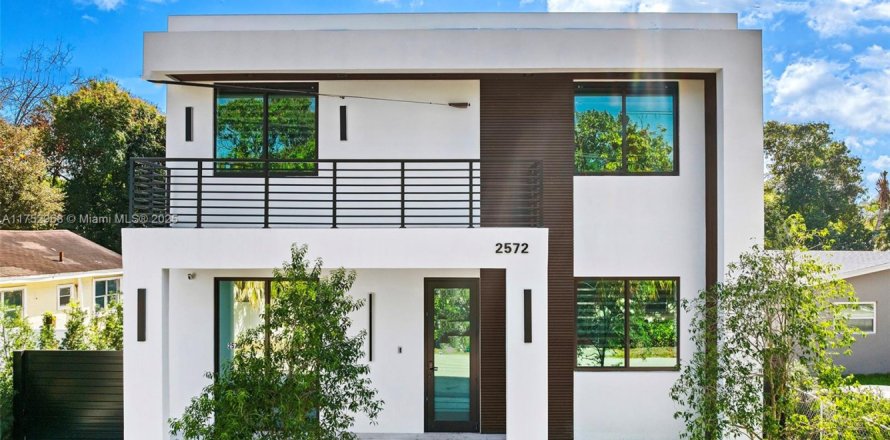 Casa en North Miami Beach, Florida 5 dormitorios, 309.55 m2 № 2012725