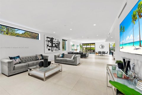 Casa en alquiler en North Miami Beach, Florida, 5 dormitorios, 309.55 m2 № 2012725 - foto 4