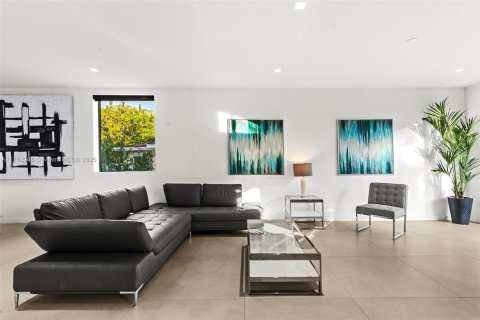 Casa en alquiler en North Miami Beach, Florida, 5 dormitorios, 309.55 m2 № 2012725 - foto 16