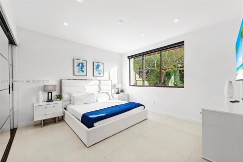 Casa en alquiler en North Miami Beach, Florida, 5 dormitorios, 309.55 m2 № 2012725 - foto 25