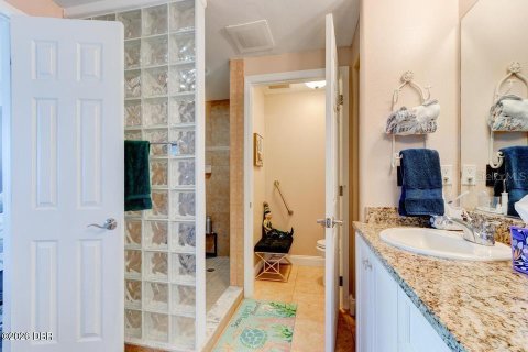Copropriété à vendre à Daytona Beach Shores, Floride: 3 chambres, 167.97 m2 № 2284119 - photo 25