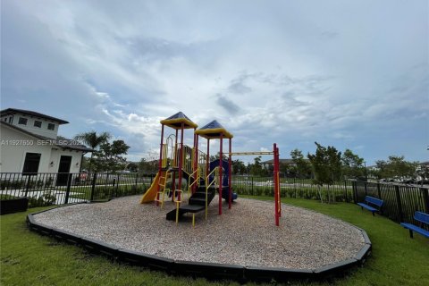 House in Homestead, Florida 3 bedrooms, 123.37 sq.m. № 1986883 - photo 21