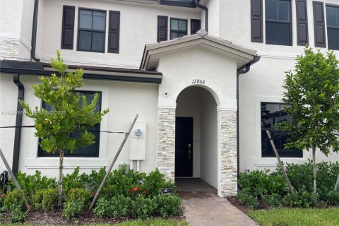 House in Homestead, Florida 3 bedrooms, 123.37 sq.m. № 1986883