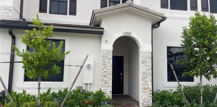 House in Homestead, Florida 3 bedrooms, 123.37 sq.m. № 1986883