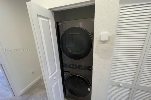 House in Homestead, Florida 3 bedrooms, 123.37 sq.m. № 1986883 - photo 13