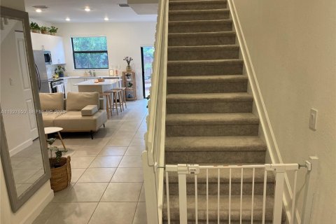 House in Homestead, Florida 3 bedrooms, 123.37 sq.m. № 1986883 - photo 2