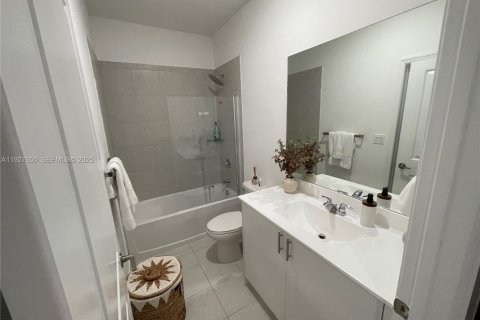 House in Homestead, Florida 3 bedrooms, 123.37 sq.m. № 1986883 - photo 12