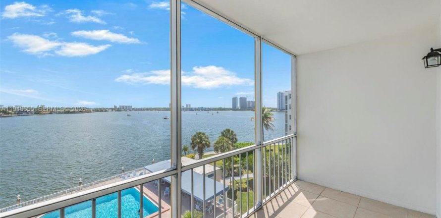 Кондоминиум с 1 спальней в Авентура, Флорида № 2002988