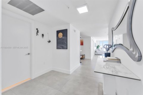 Condominio en Sunny Isles Beach, Florida, 3 dormitorios  № 1982928