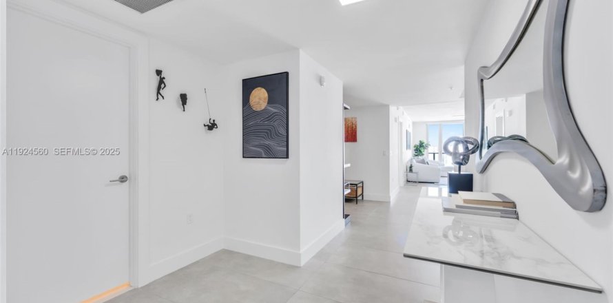 Condominio en Sunny Isles Beach, Florida, 3 dormitorios № 1982928