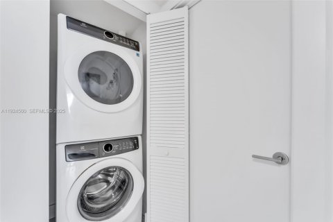 Condominio en alquiler en Sunny Isles Beach, Florida, 3 dormitorios, 141.58 m2 № 1982928 - foto 16