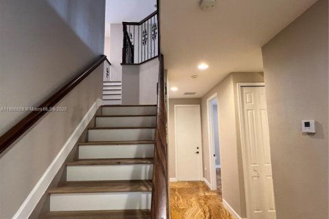 Снять в аренду виллу или дом в Катлер-Бей, Флорида 5 спален, 366.5м2, № 1921535 - фото 28