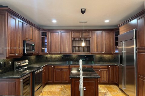 Снять в аренду виллу или дом в Катлер-Бей, Флорида 5 спален, 366.5м2, № 1921535 - фото 4