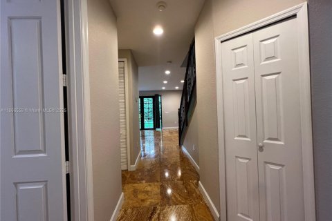 Снять в аренду виллу или дом в Катлер-Бей, Флорида 5 спален, 366.5м2, № 1921535 - фото 16