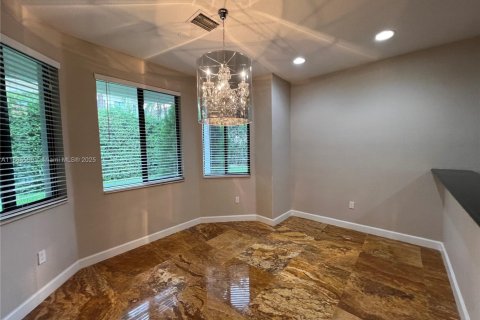 Снять в аренду виллу или дом в Катлер-Бей, Флорида 5 спален, 366.5м2, № 1921535 - фото 10