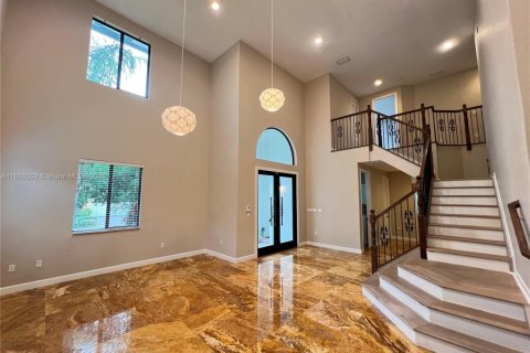 Снять в аренду виллу или дом в Катлер-Бей, Флорида 5 спален, 366.5м2, № 1921535 - фото 5