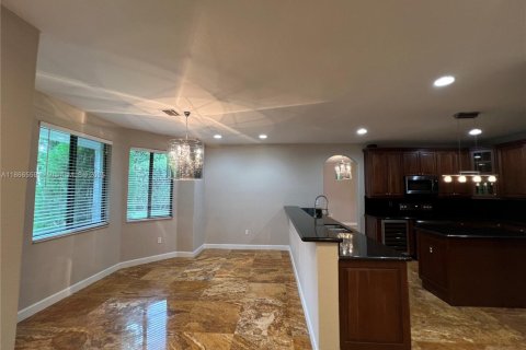 Снять в аренду виллу или дом в Катлер-Бей, Флорида 5 спален, 366.5м2, № 1921535 - фото 11