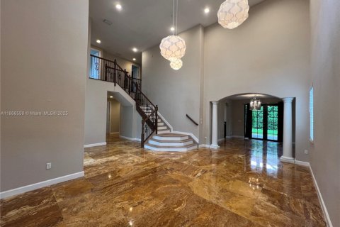 Снять в аренду виллу или дом в Катлер-Бей, Флорида 5 спален, 366.5м2, № 1921535 - фото 6