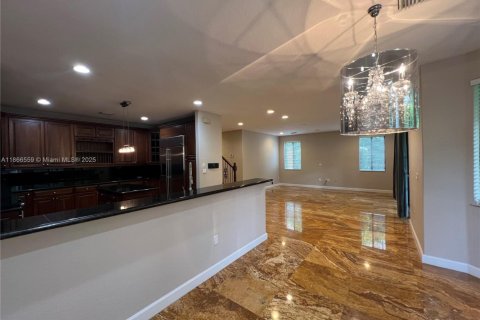 Снять в аренду виллу или дом в Катлер-Бей, Флорида 5 спален, 366.5м2, № 1921535 - фото 13