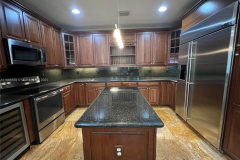 Снять в аренду виллу или дом в Катлер-Бей, Флорида 5 спален, 366.5м2, № 1921535 - фото 23