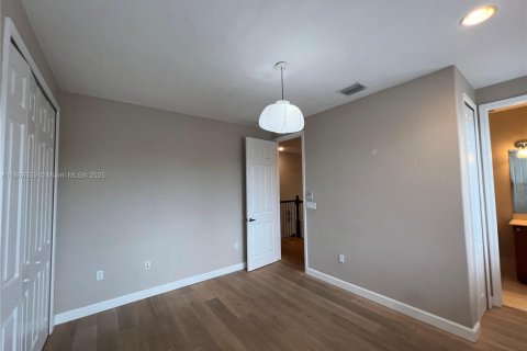 Снять в аренду виллу или дом в Катлер-Бей, Флорида 5 спален, 366.5м2, № 1921535 - фото 30