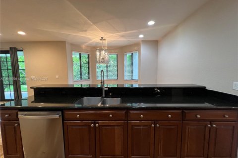 Снять в аренду виллу или дом в Катлер-Бей, Флорида 5 спален, 366.5м2, № 1921535 - фото 27