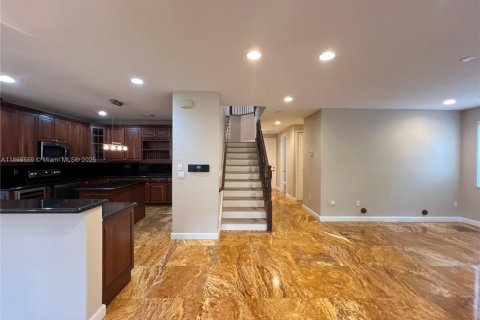 Снять в аренду виллу или дом в Катлер-Бей, Флорида 5 спален, 366.5м2, № 1921535 - фото 12