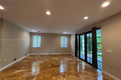 Снять в аренду виллу или дом в Катлер-Бей, Флорида 5 спален, 366.5м2, № 1921535 - фото 9