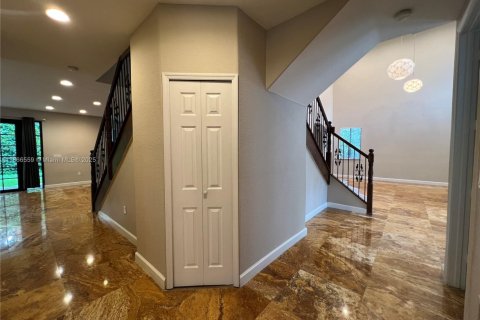 Снять в аренду виллу или дом в Катлер-Бей, Флорида 5 спален, 366.5м2, № 1921535 - фото 14