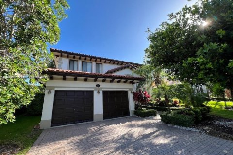 Снять в аренду виллу или дом в Катлер-Бей, Флорида 5 спален, 366.5м2, № 1921535 - фото 1