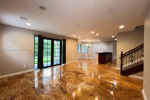 Снять в аренду виллу или дом в Катлер-Бей, Флорида 5 спален, 366.5м2, № 1921535 - фото 7