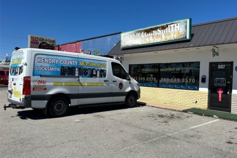 Купить коммерческую недвижимость в Клуистон, Флорида № 2033921 - фото 2