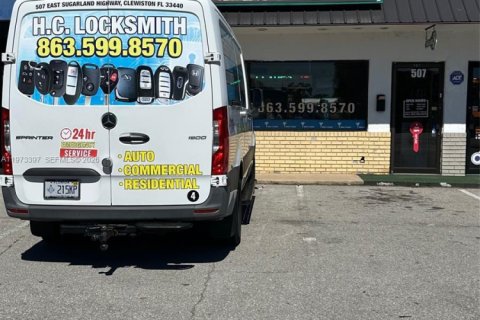 Коммерческая недвижимость в Клуистон, Флорида № 2033921