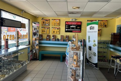 Купить коммерческую недвижимость в Клуистон, Флорида № 2033921 - фото 5