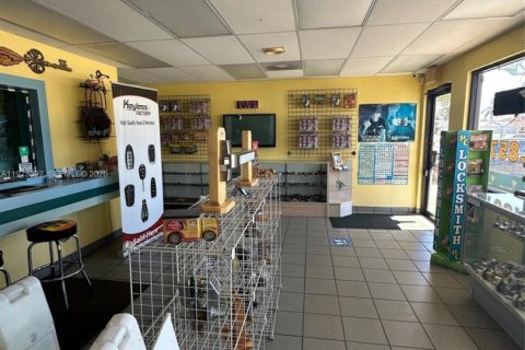 Купить коммерческую недвижимость в Клуистон, Флорида № 2033921 - фото 7