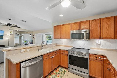 Villa ou maison à vendre à Cape Coral, Floride: 3 chambres, 167.32 m2 № 2419000 - photo 15