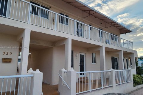 Condominio en alquiler en Hollywood, Florida, 30.19 m2 № 1993949 - foto 1