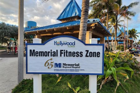 Condominio en alquiler en Hollywood, Florida, 30.19 m2 № 1993949 - foto 10