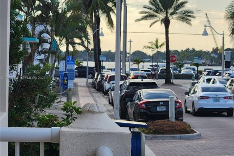 Condominio en alquiler en Hollywood, Florida, 30.19 m2 № 1993949 - foto 7