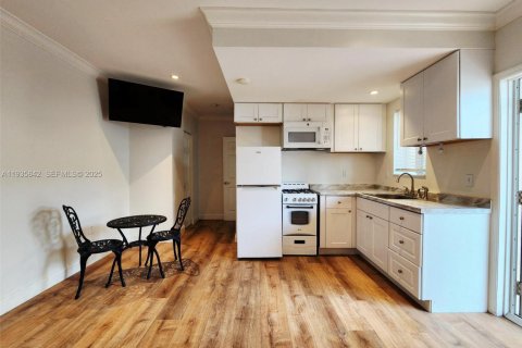 Condominio en alquiler en Hollywood, Florida, 30.19 m2 № 1993949 - foto 3