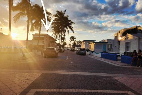 Condominio en alquiler en Hollywood, Florida, 30.19 m2 № 1993949 - foto 5