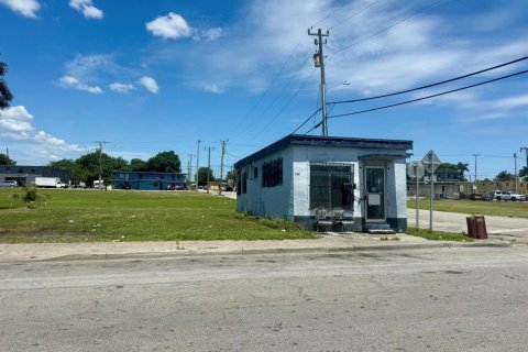 Propiedad comercial en venta en Belle Glade, Florida № 2158529 - foto 5