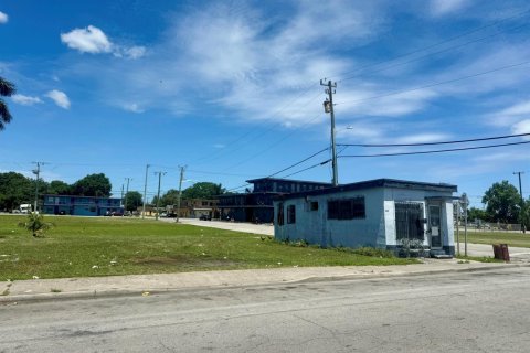 Propiedad comercial en venta en Belle Glade, Florida № 2158529 - foto 4