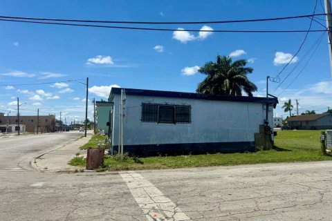 Propiedad comercial en venta en Belle Glade, Florida № 2158529 - foto 6