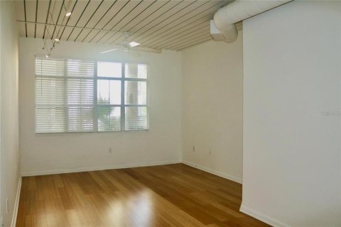Condominio en alquiler en Tampa, Florida, 1 dormitorio, 73.3 m2 № 1800440 - foto 16