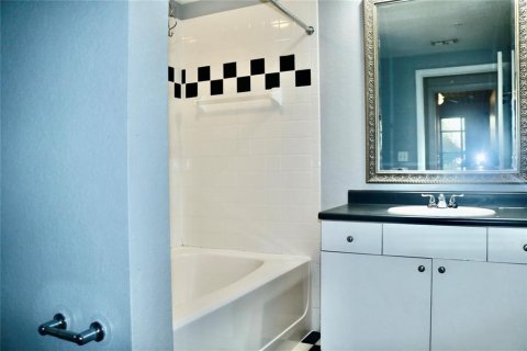 Condominio en alquiler en Tampa, Florida, 1 dormitorio, 73.3 m2 № 1800440 - foto 10