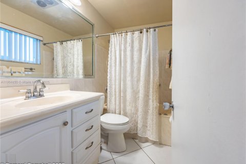Villa ou maison à vendre à Tamarac, Floride: 2 chambres, 146.88 m2 № 1955847 - photo 24