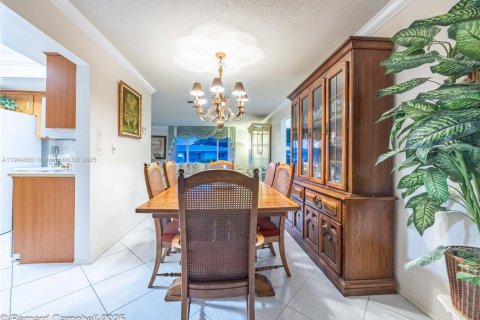 Villa ou maison à vendre à Tamarac, Floride: 2 chambres, 146.88 m2 № 1955847 - photo 12