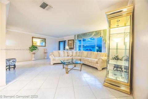 Villa ou maison à vendre à Tamarac, Floride: 2 chambres, 146.88 m2 № 1955847 - photo 9