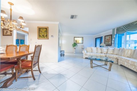 Villa ou maison à vendre à Tamarac, Floride: 2 chambres, 146.88 m2 № 1955847 - photo 10